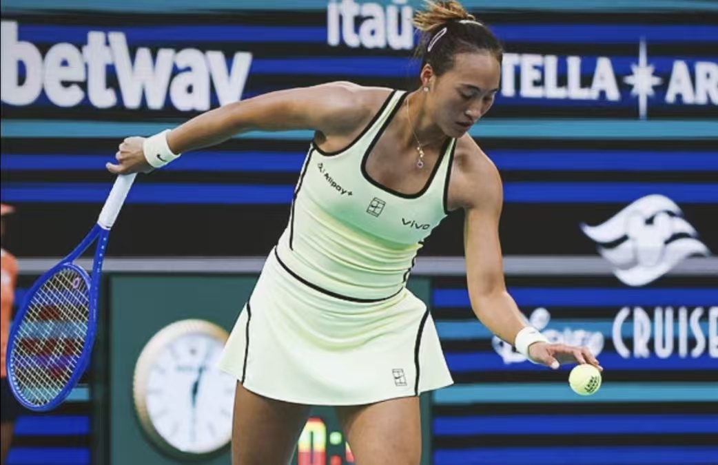 直面世界第一！郑钦文迈阿密站激战出局，成长不止于胜负