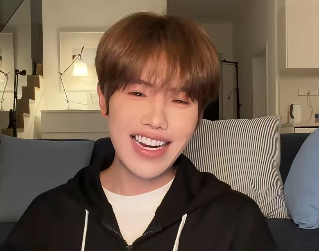 网红垫底辣孩脸大变认不出？本人回应：就调了个美颜