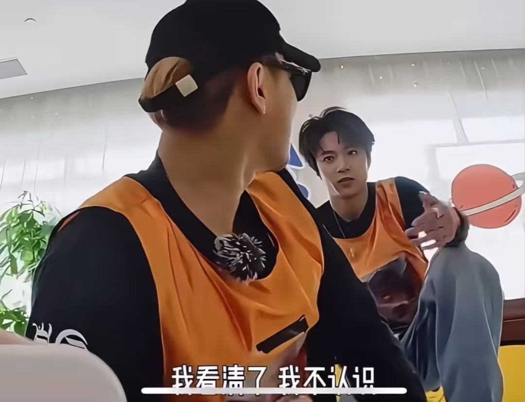 大型“社死”现场！黄子韬认不出好友刘宇宁，刘宇宁直播高情商解围