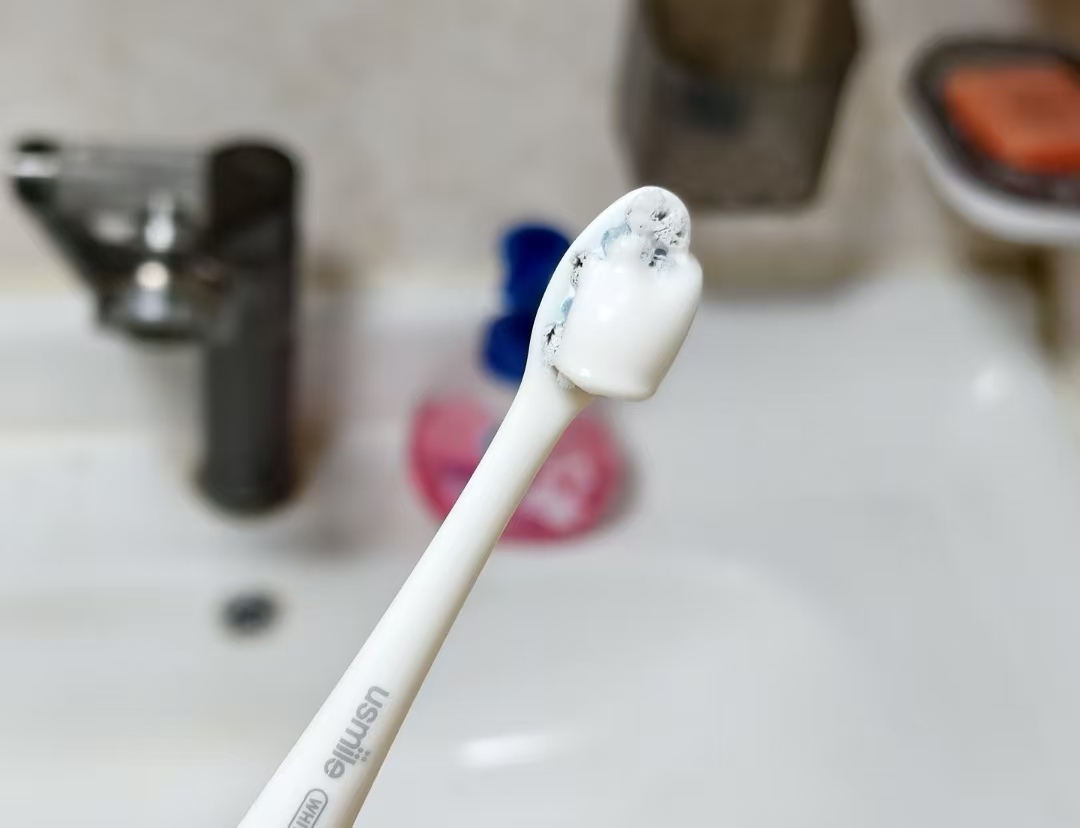 别再睡前才刷牙！做错不仅伤牙，还让你越刷越睡不着？