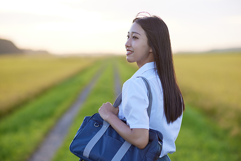 把日子过成日系电影📸 制服少女的乡野漫游晨光里的回眸浅笑 | 午后的单车追风 | 黄昏时的温柔告白