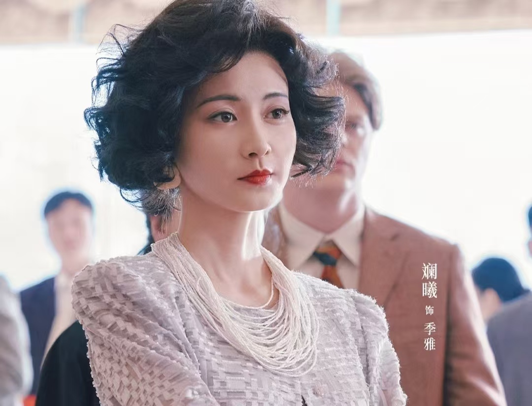 斓曦客串《你好 1983》爆梗！眉姐姐摆摊卖衣服，弹幕直接刷屏