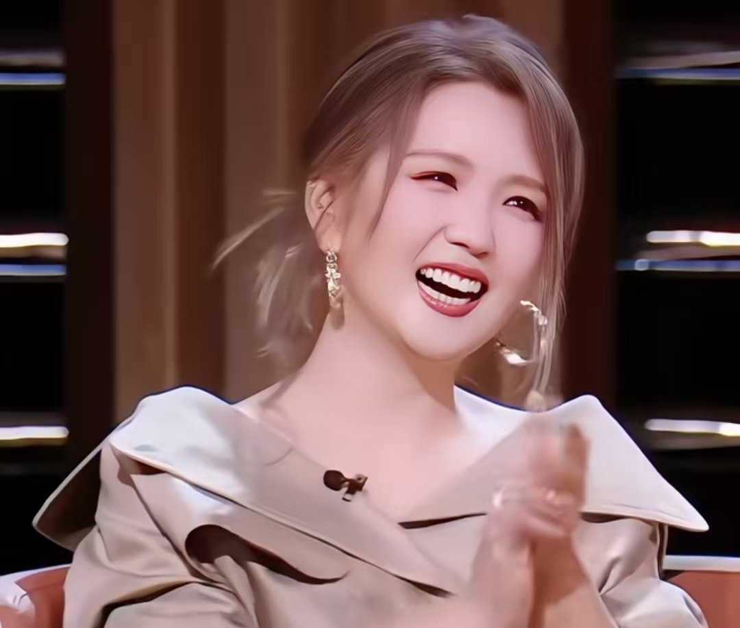 何洁自曝索尼音乐靠《跳楼机》续命，初听嫌难听直接关，反差拉满