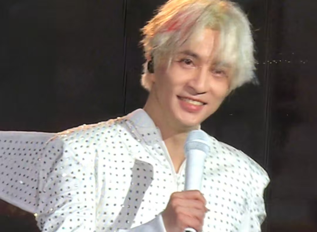 格局拉满！薛之谦演唱会暴雨毁设备，自掏千万退票还报机酒