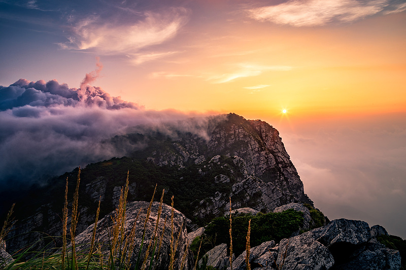不识庐山真面目，只缘身在此山中