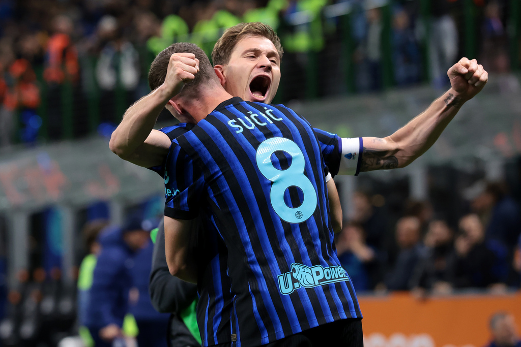 足球赛场消息 25/26意大利杯半决赛次回合：国际米兰3-2科莫 恰尔汗奥卢传射、苏契奇绝杀