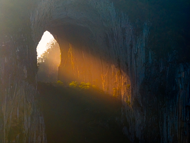 🌄 贵州格凸河岩洞・天地凿刻的神光秘境