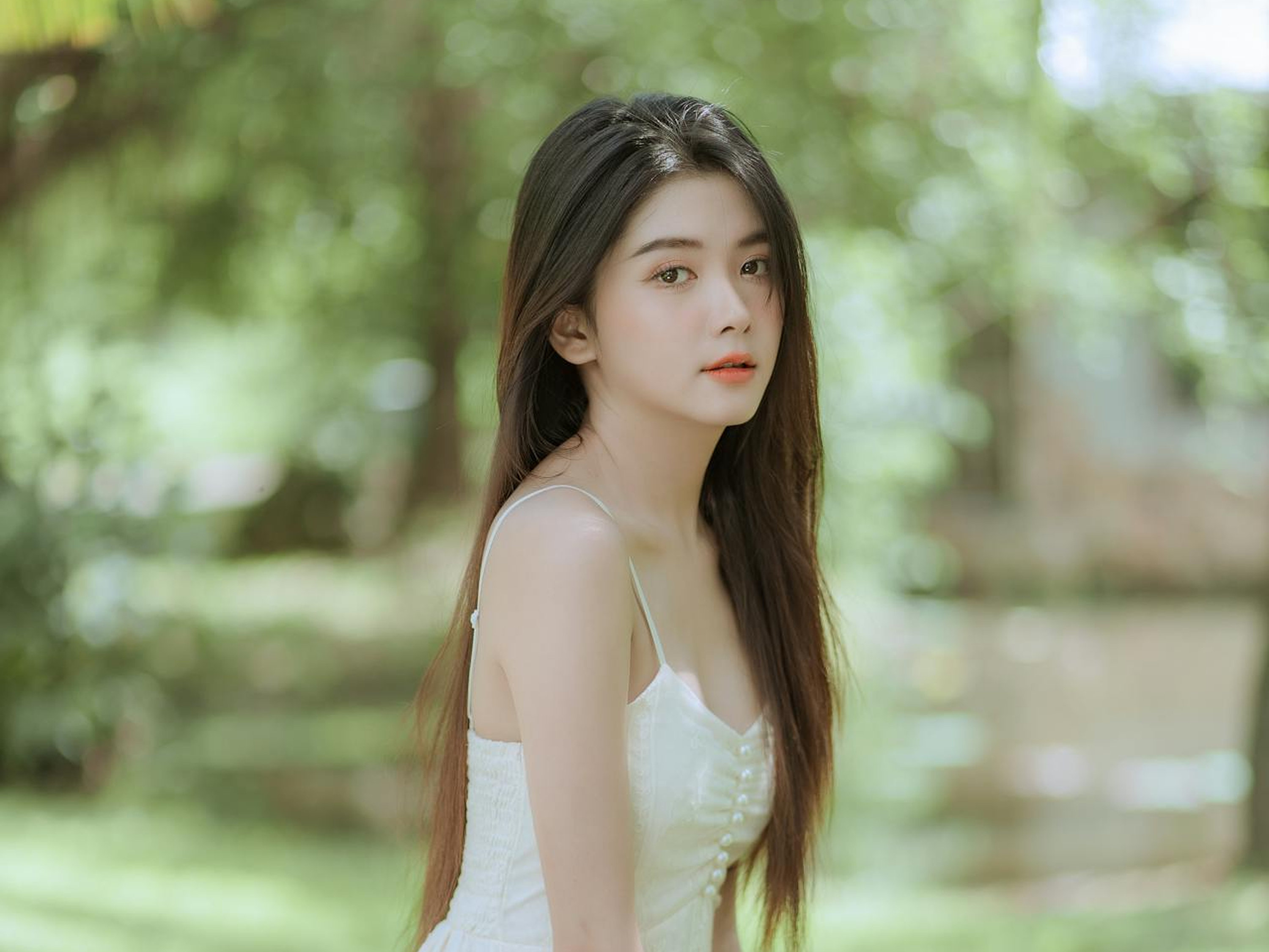 🌿森系白裙少女✨自带柔光滤镜的夏日初恋感，每一帧都好清新🍃