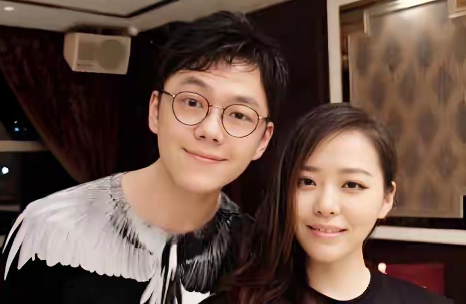 不装了！张靓颖新恋情实锤！同框男友低调撒糖，竟是当年婚礼伴郎