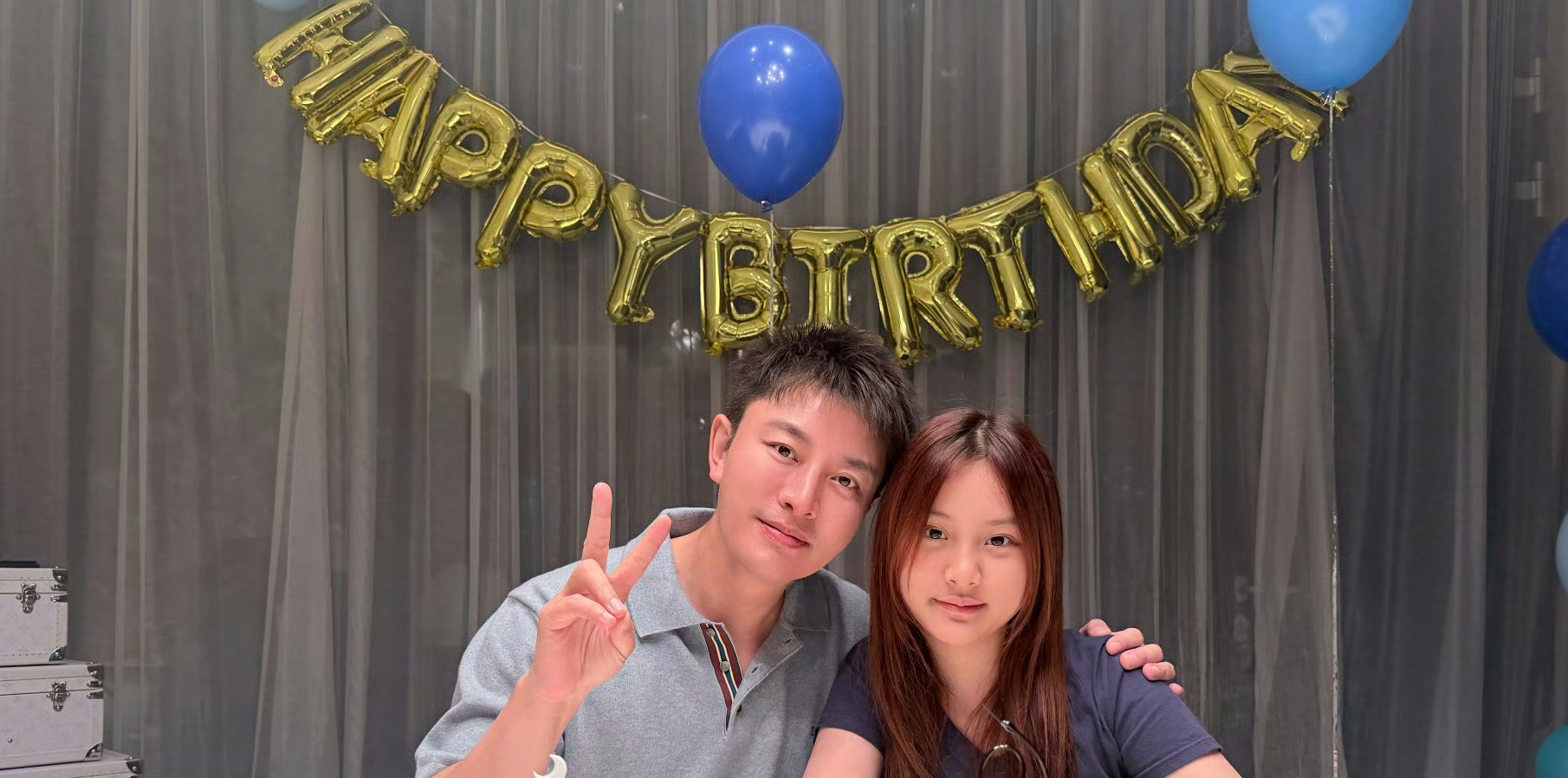 全网沸腾！甜馨贾乃亮同框照曝光，五官复制粘贴，昔日萌娃蜕变成贴心小棉袄