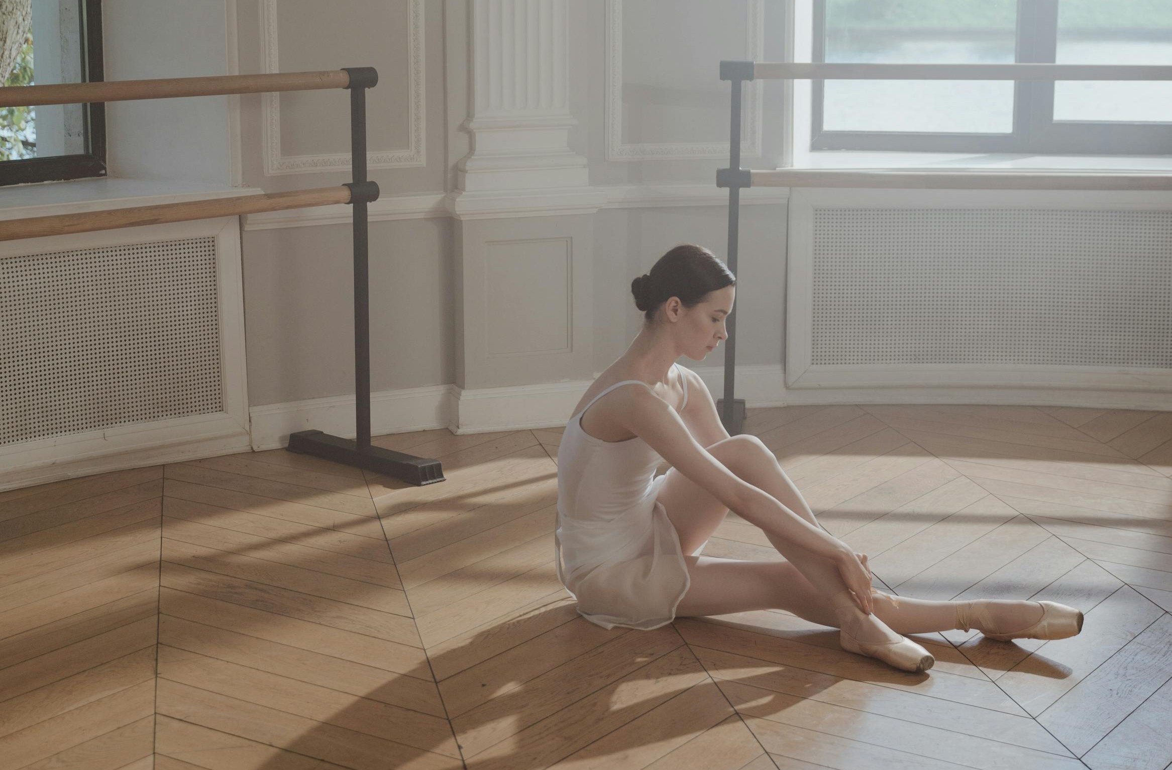 🩰 光影芭蕾｜舞蹈室里的优雅诗篇