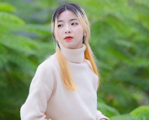 🍃绿意林间氛围感｜慵懒日常穿搭｜甜系素颜写真大片