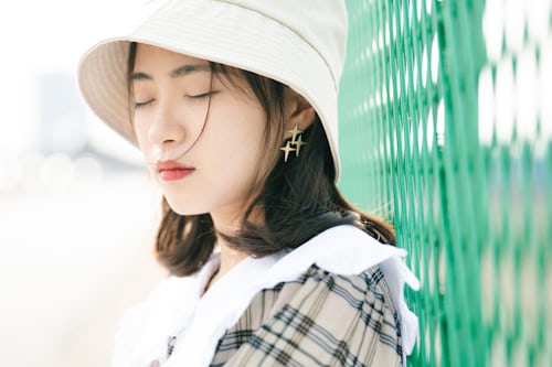 🧢清新日系少女｜格纹娃娃领连衣裙｜马路治愈风写真