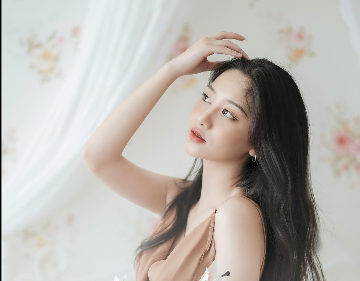 午后柔光漫入｜旧沙发与百合｜慵懒少女日记