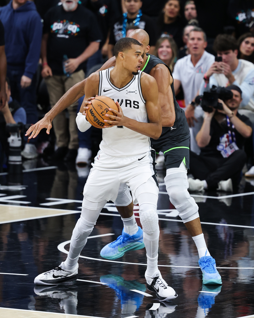 NBA西部半决赛：森林狼95-133马刺 马刺38分优势横扫森林狼，书写历史