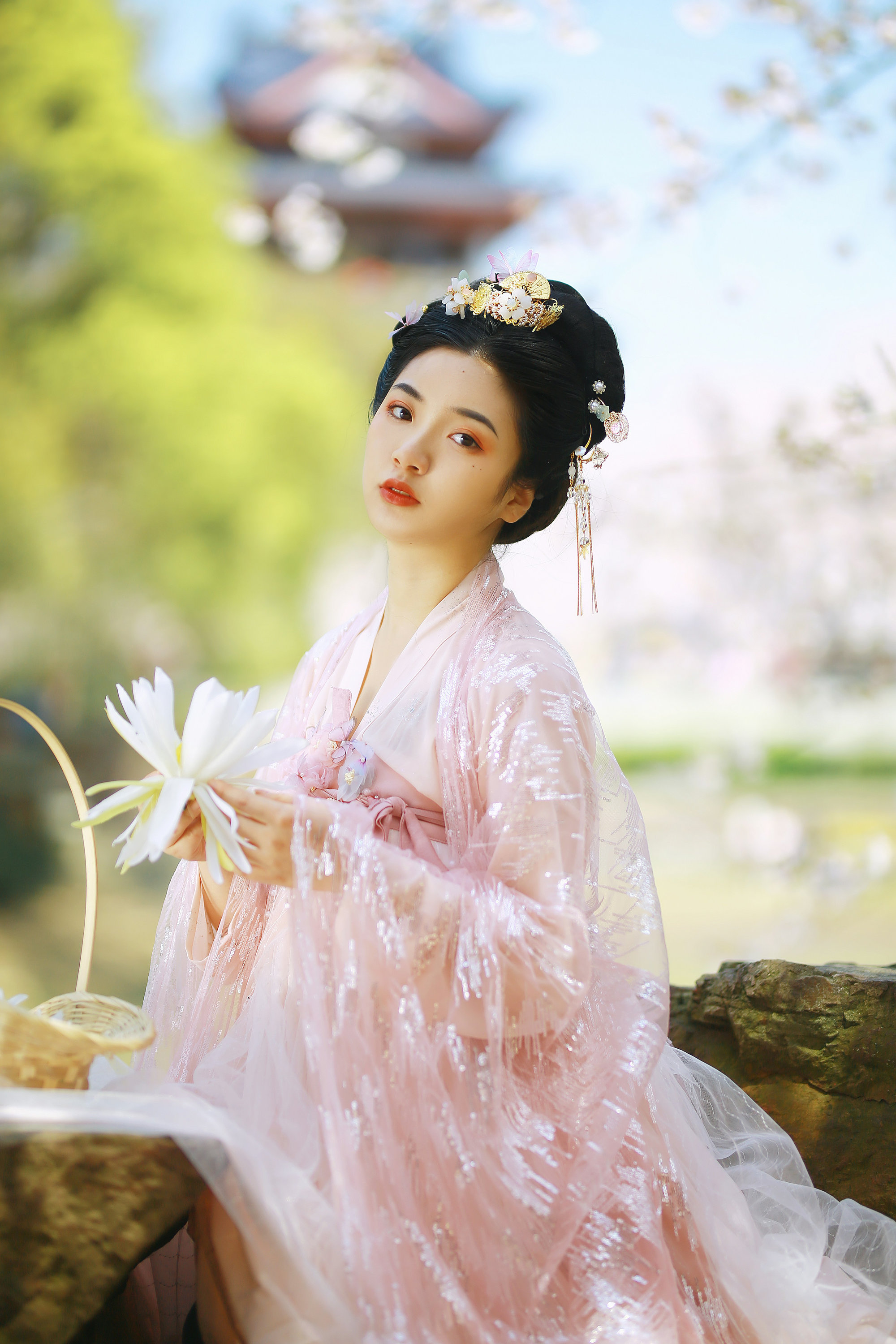 唐制美人图｜湖畔樱花下，她像从唐诗里走出来的少女🌿