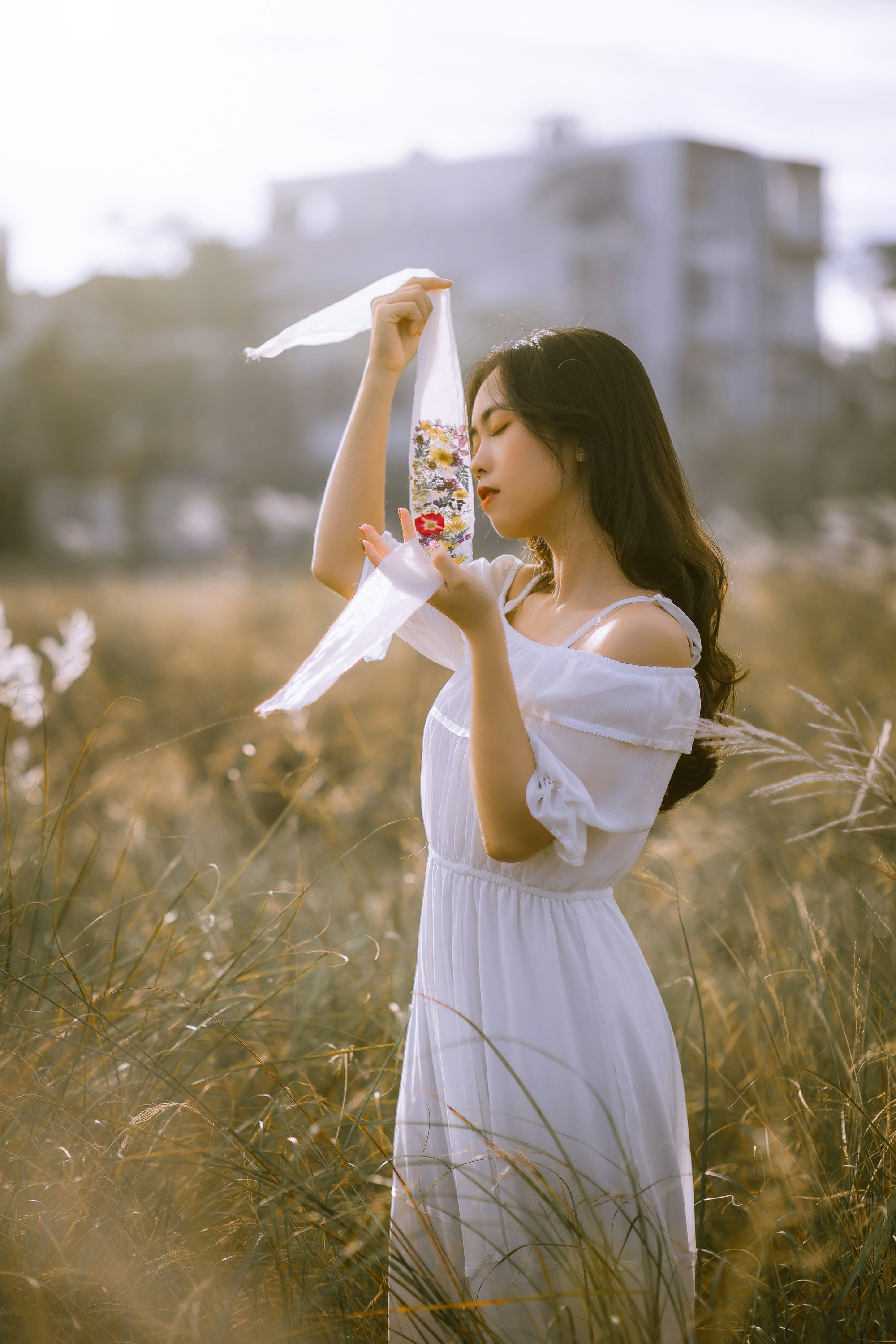 🌸 刺绣花纱｜风吹发丝｜解锁芦苇写真的浪漫与故事感
