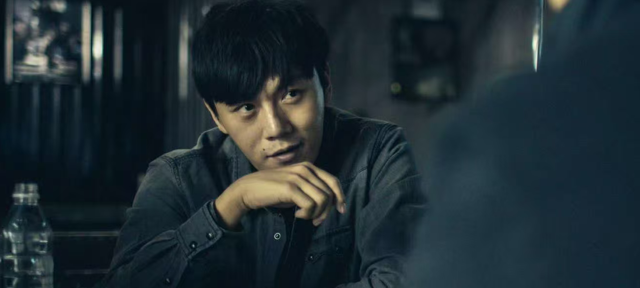 自带悬疑buff！秦昊同框伊能静，网友：合照里藏着一整部悬疑剧