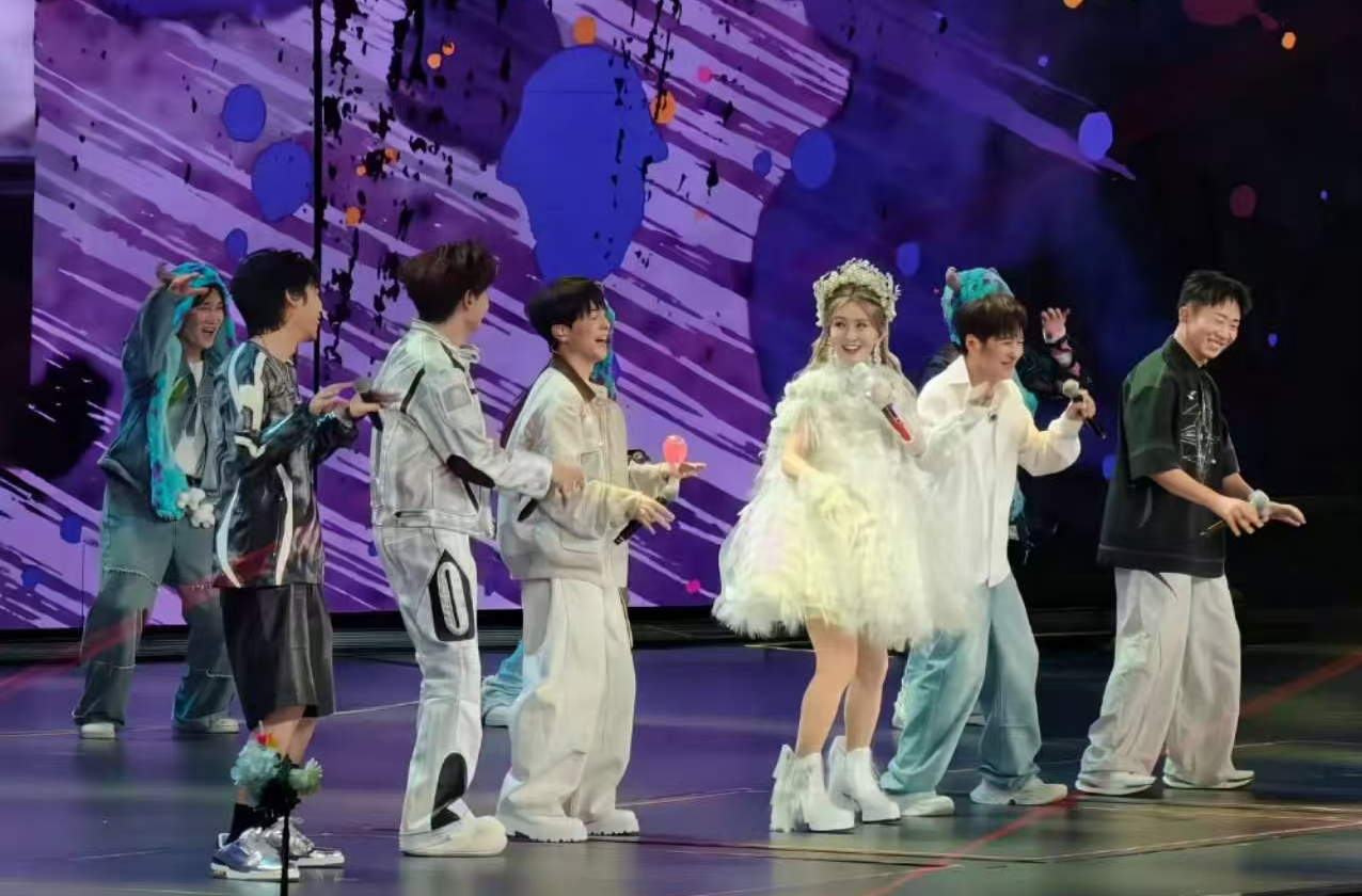 谁能想到？谢娜成都演唱会两场全满，1.5万张门票1分钟秒罄，创非专业歌手纪录