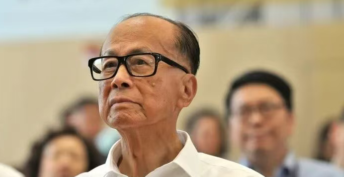 李嘉诚家族又套现！长和卖英国电讯股权，455亿现金落袋，股价逆市上涨