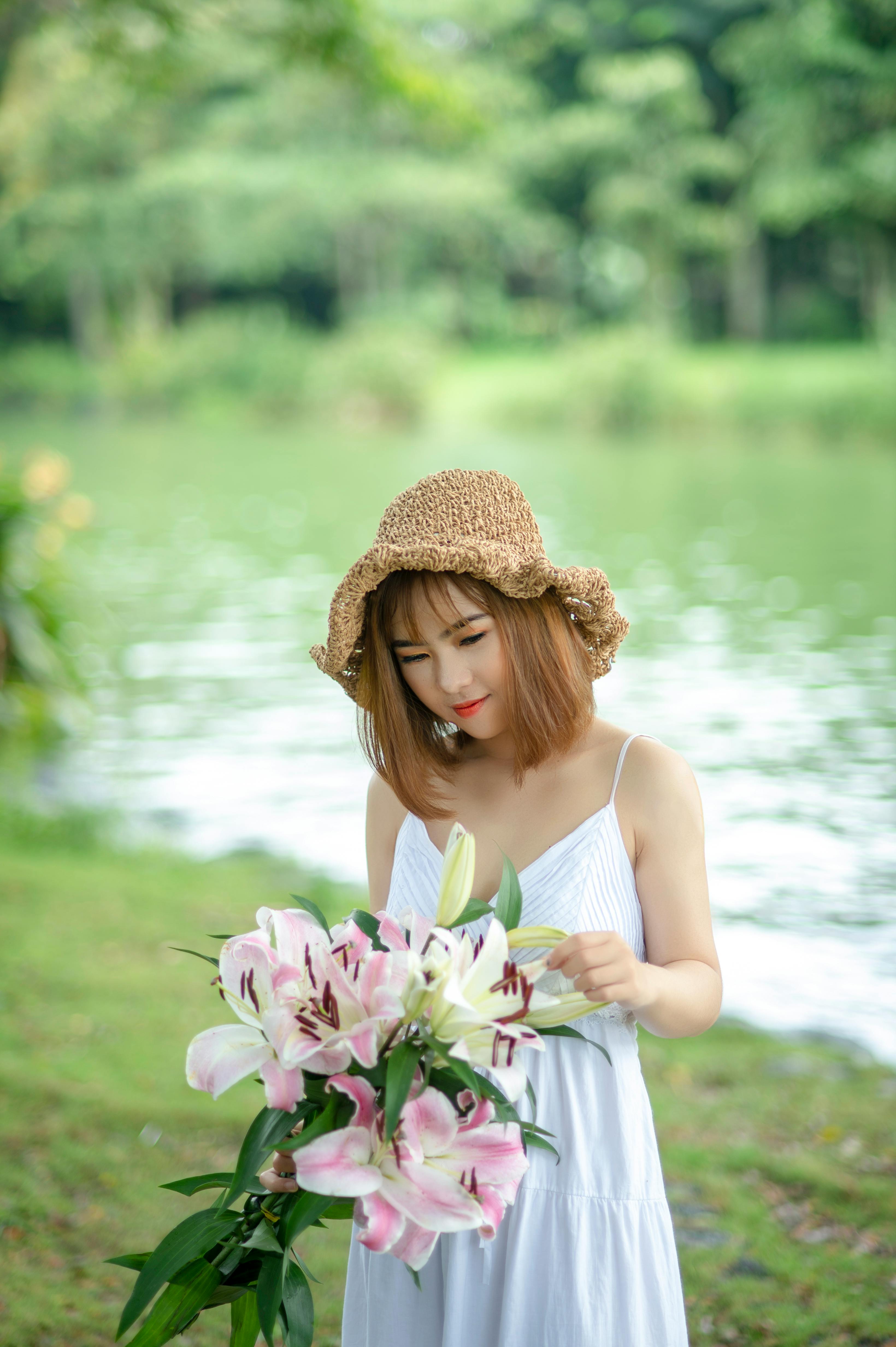 绿潭青苔｜蕾丝白裙｜山野度假少女日记