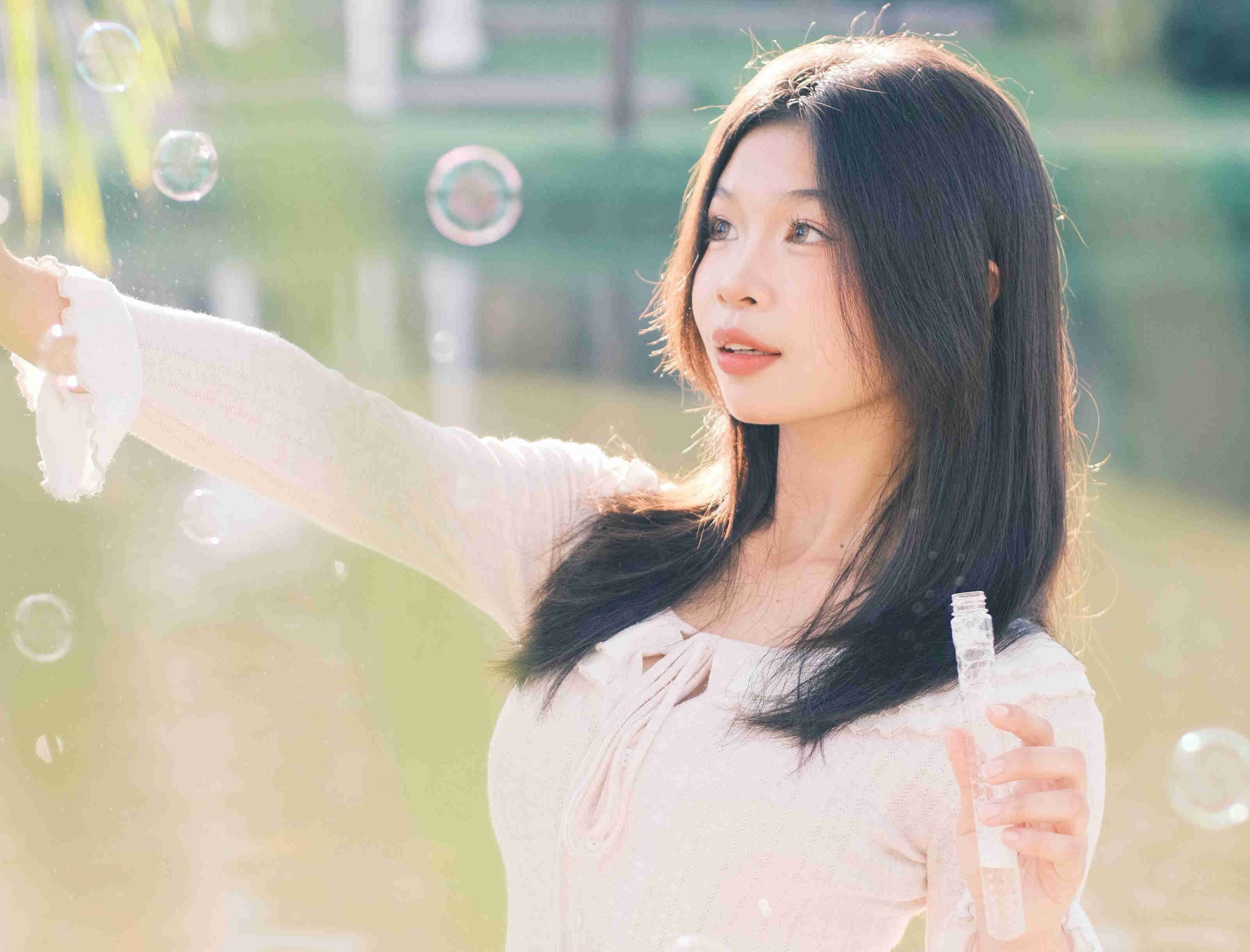 🌸温柔氧气风｜吹泡泡浅笑 / 托发侧颜 / 抱臂静立，解锁甜美元气气质