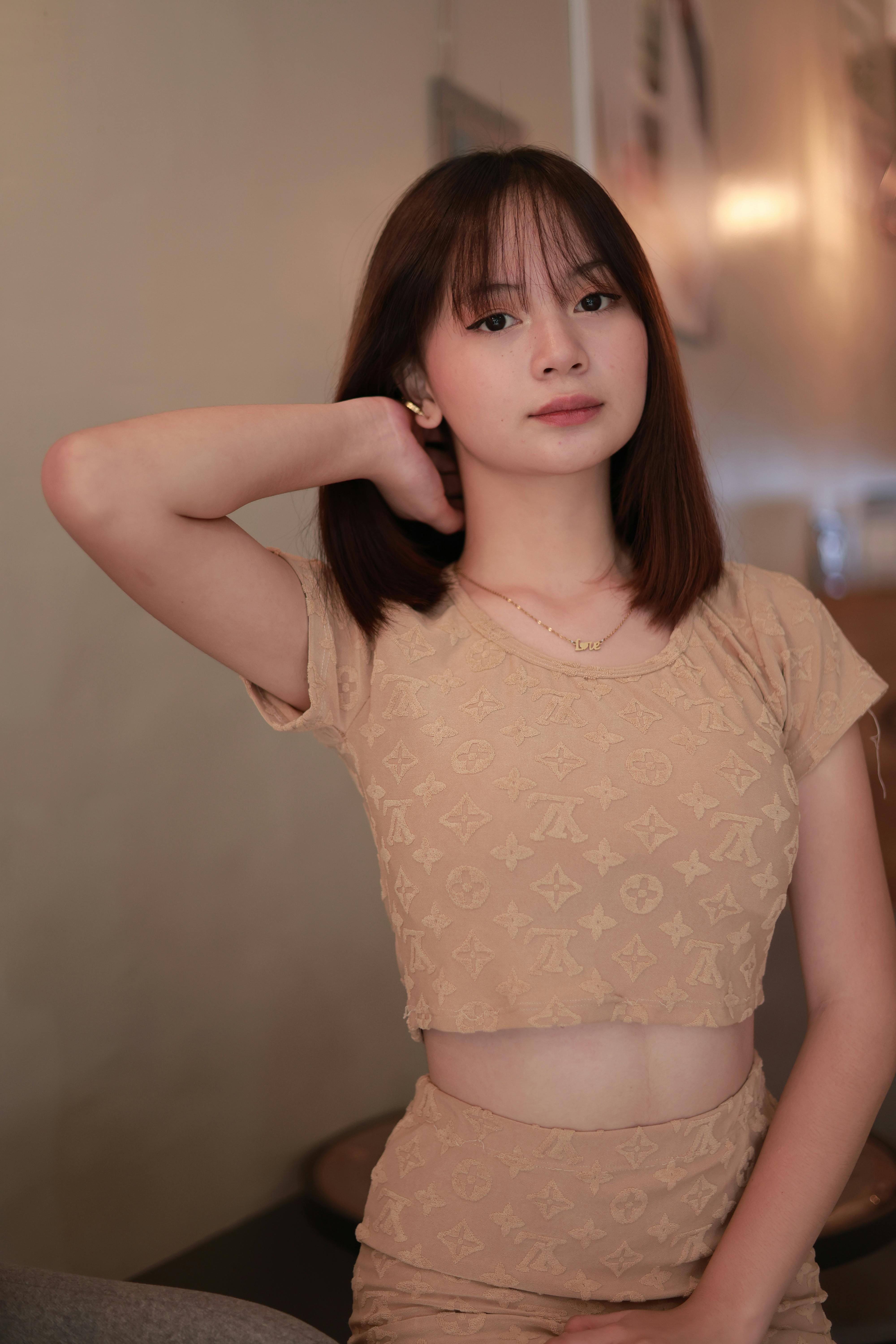 卡其色 look｜金饰小细节｜高级感肖像