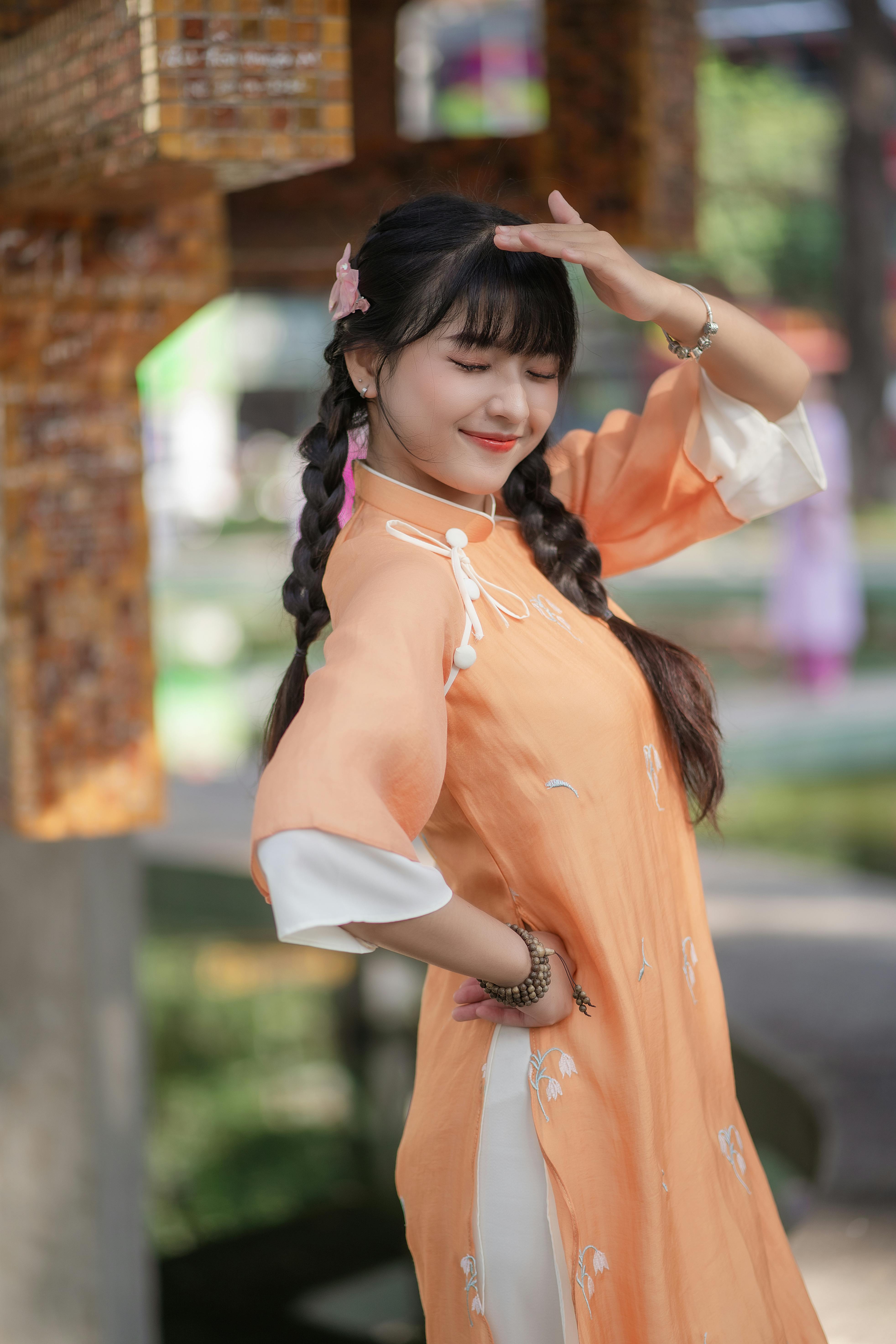 🪕双麻花辫与木兰花｜复古奥黛造型｜藏在细节里的东方雅致