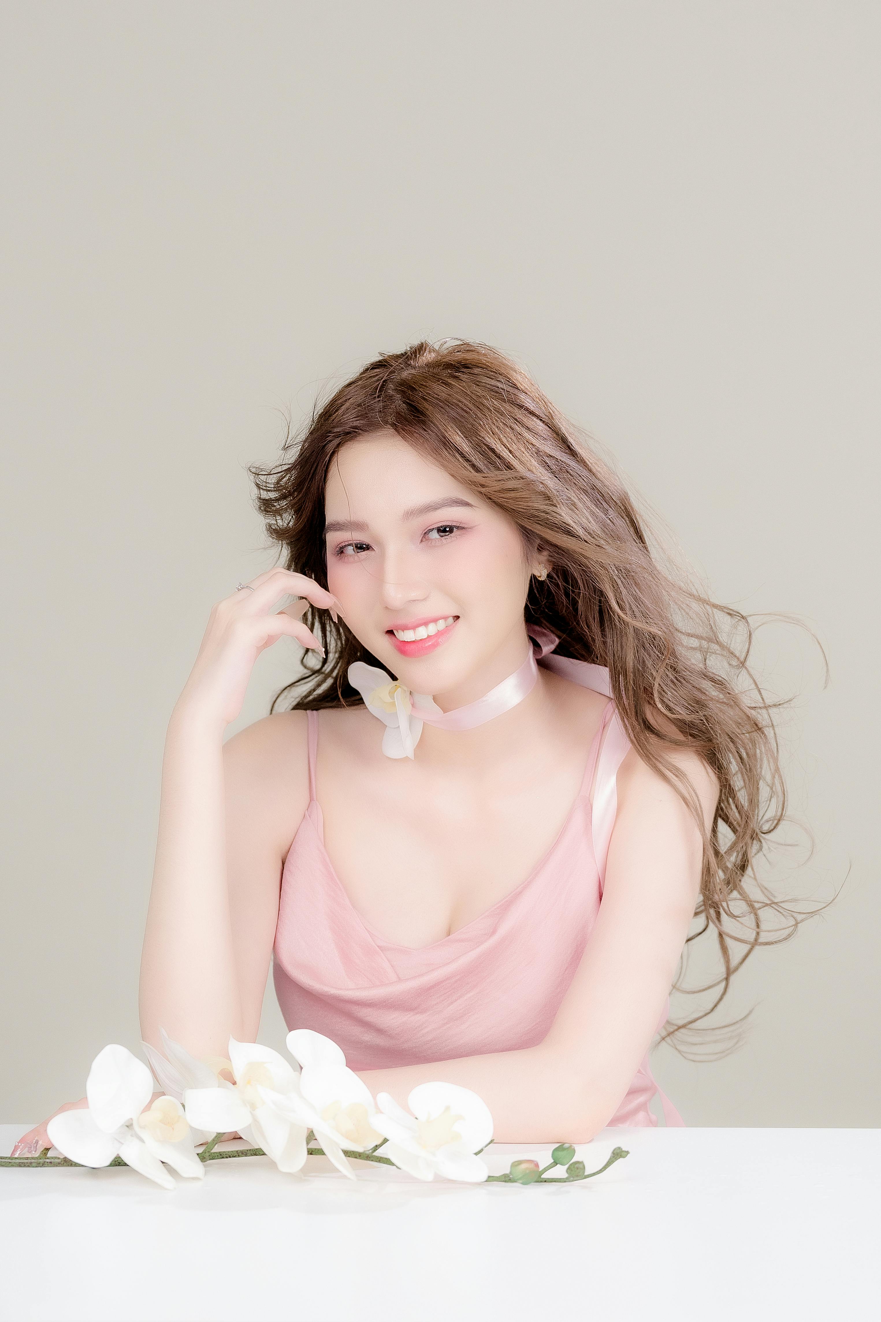 🌸粉调纯欲风｜与蝴蝶兰共舞｜自带柔光滤镜的温柔写真