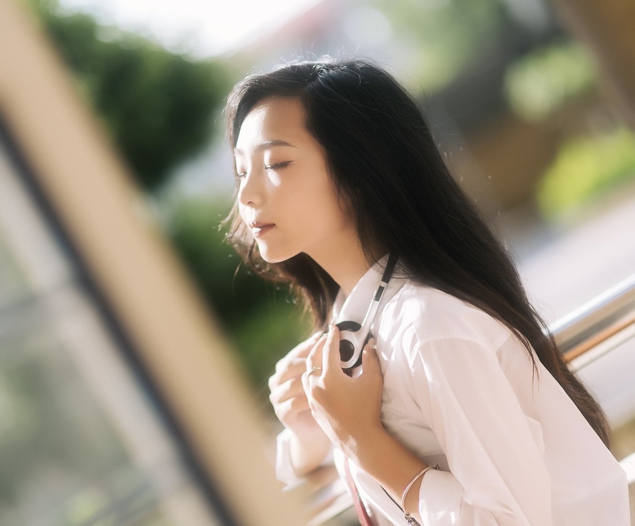 学院风校服｜灰西装配红领带，走廊解锁清冷校园写真