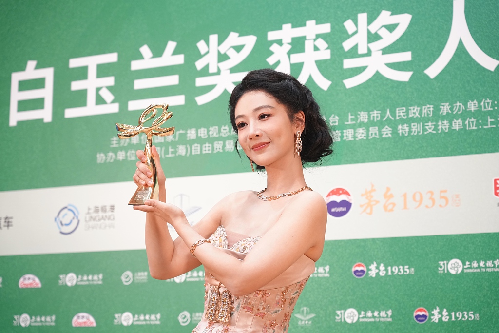 创造历史！四度提名终封后，杨紫斩获白玉兰视后，打破“90后”零的纪录！