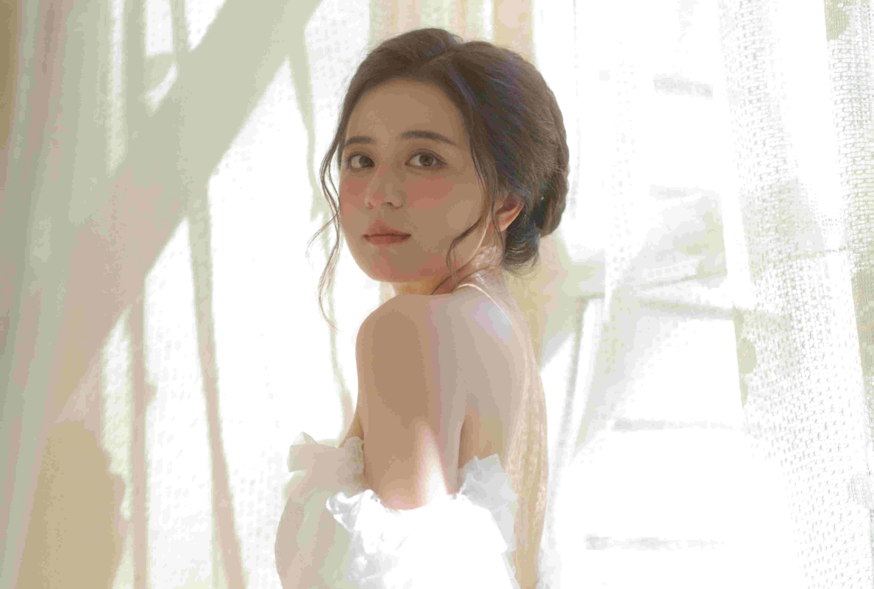 温柔到骨子里｜一字肩蓬蓬婚纱｜被阳光亲吻的森系浪漫镜头