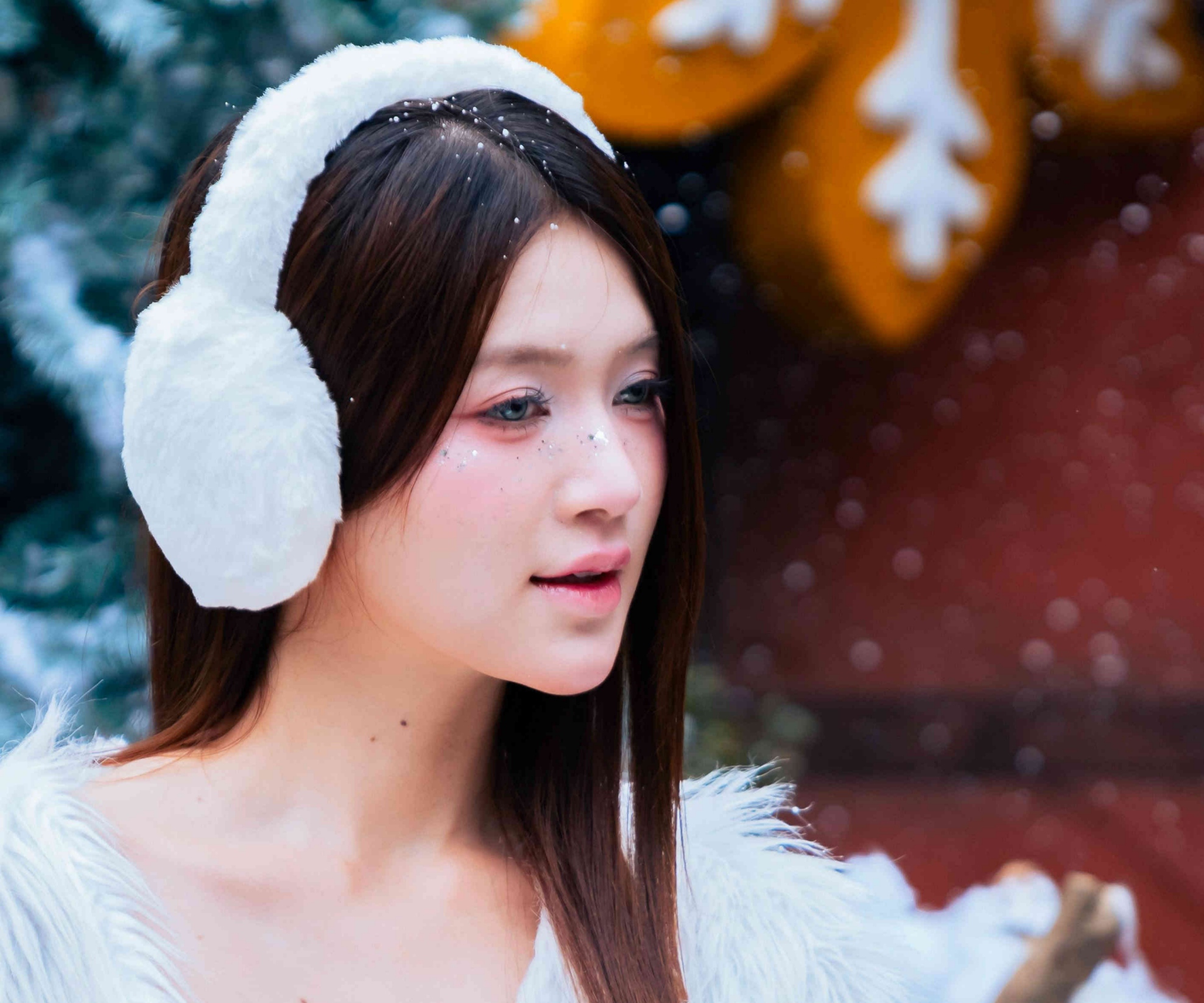 毛绒耳罩少女快照 | 红白撞色布景 | 清甜氛围感直击心底