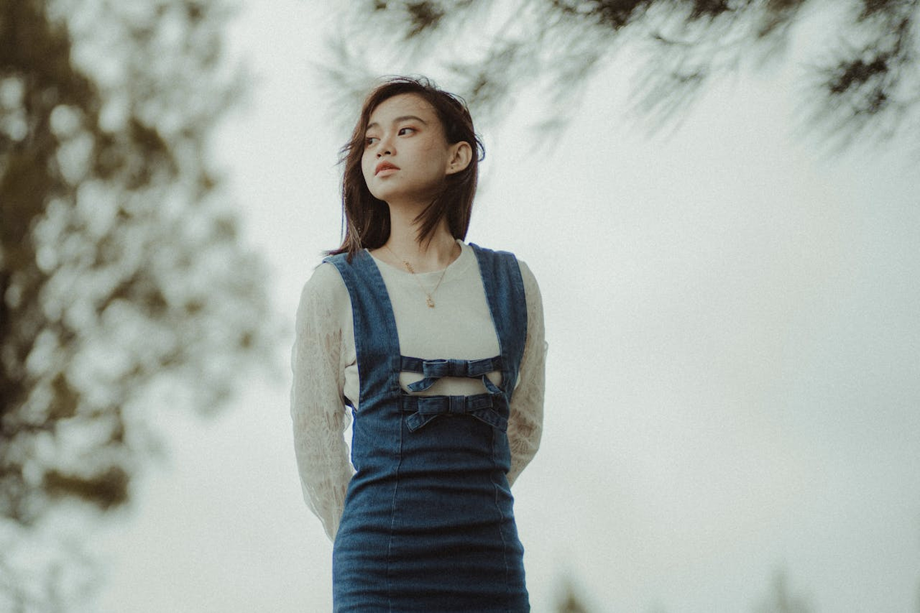 林间柔光，牛仔背带，治愈复古少女写真