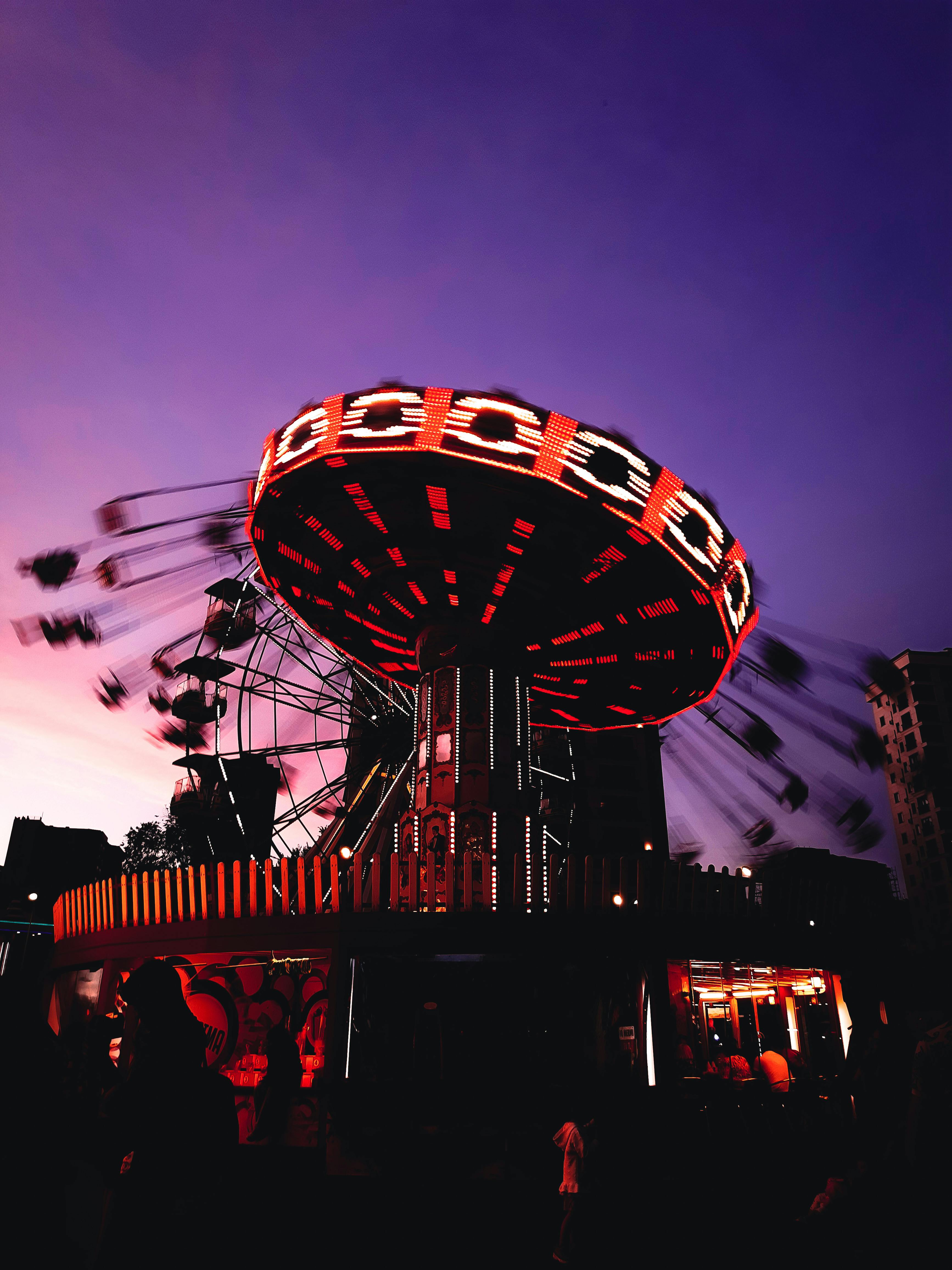 旋转木马从不浪漫，浪漫的是永远相信童话的你