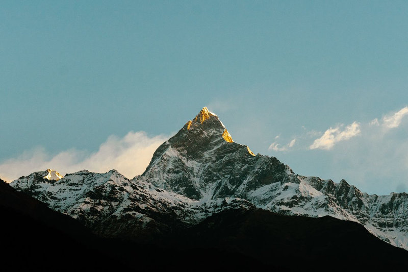 鱼尾雪峰秘境｜刺破云海的标志性雪山尖峰