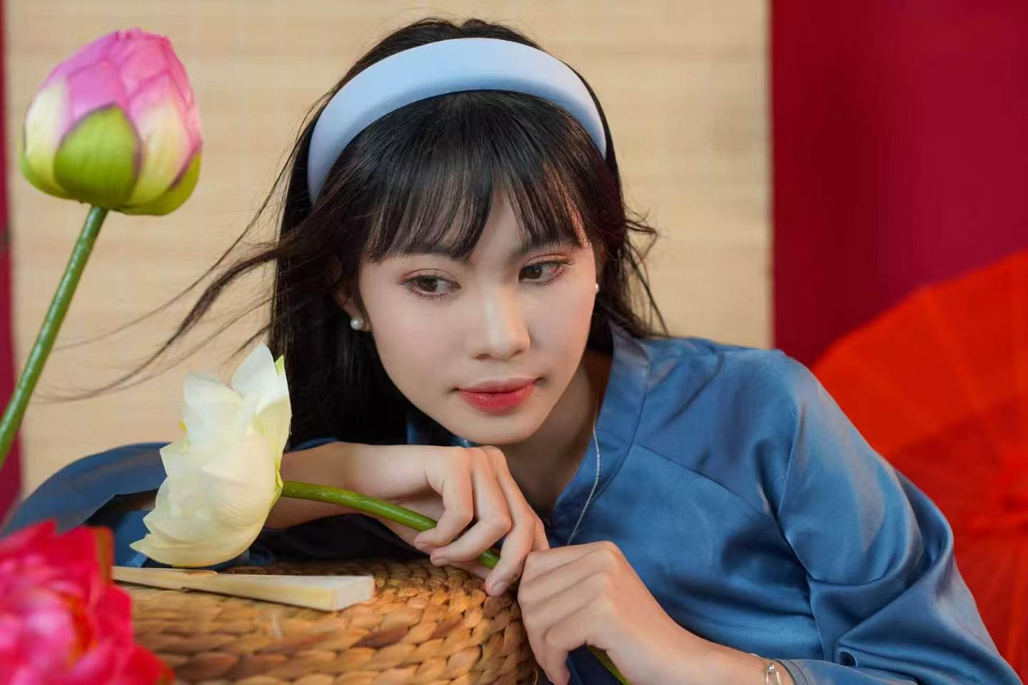 柔和暖调光影｜温婉含蓄神态｜如何定格古韵里温柔雅致的惊艳瞬间？