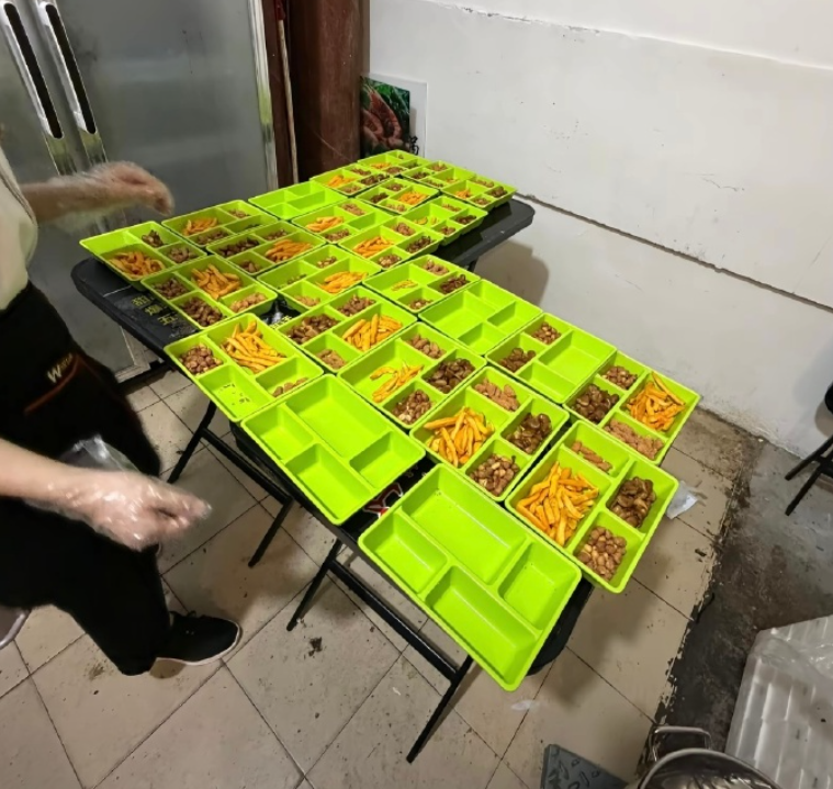 “暑假工才是真正的315”火上热搜！这届准大学生，正在疯狂整顿餐饮圈