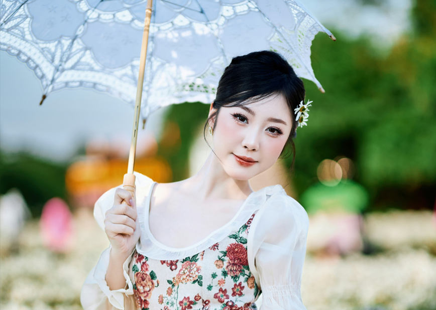 谁懂啊！雏菊花海 + 蕾丝洋伞，直接拍出童话女主写真