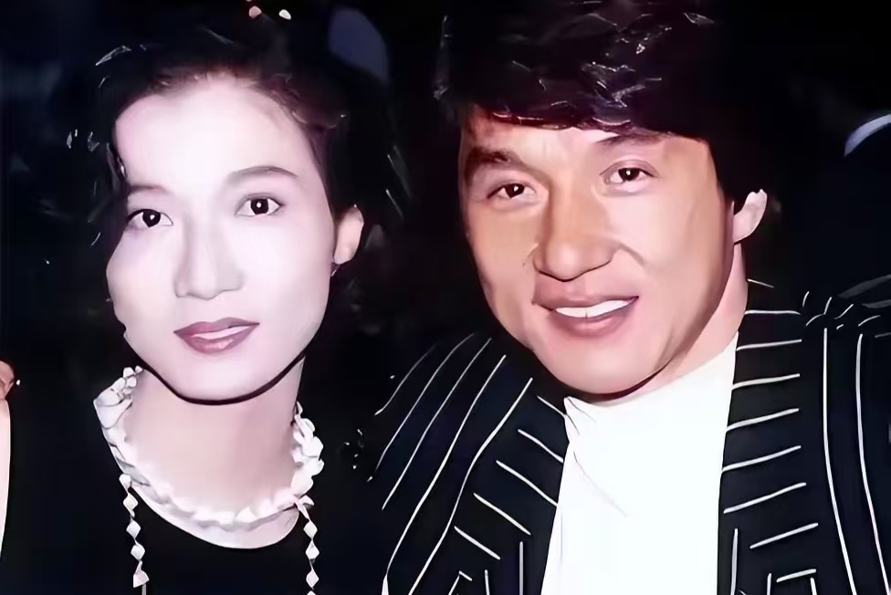 成龙一句 “天下男人都会犯的错”，困住两个女人半辈子