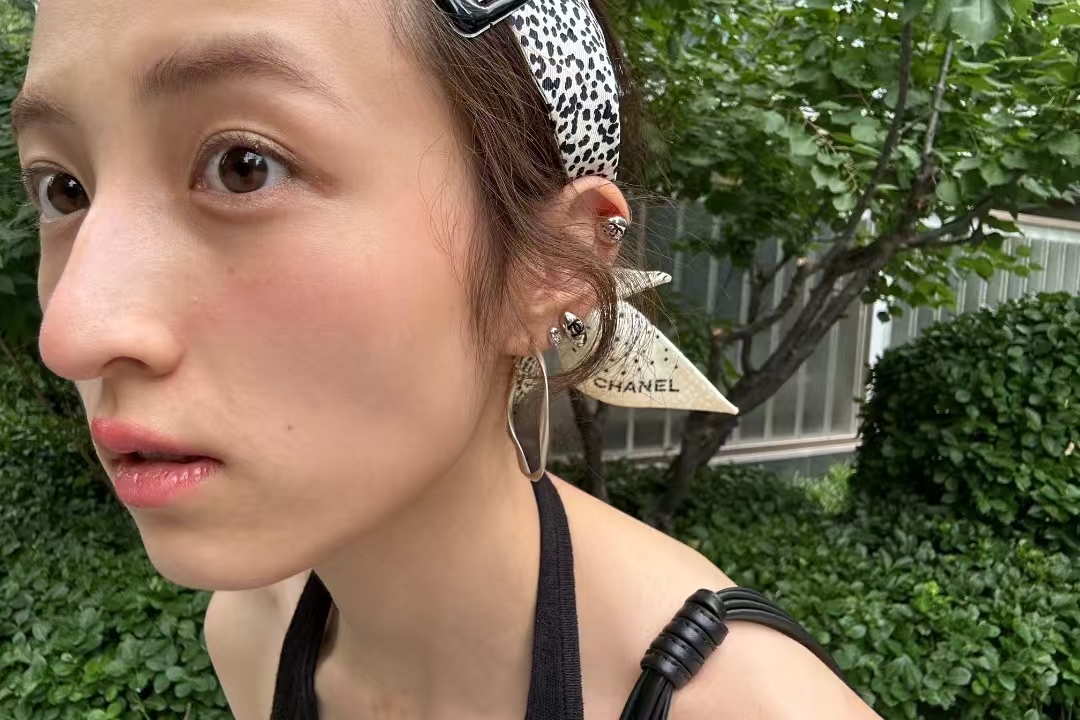 这居然是张子枫？身形单薄惹热议，女明星一定要极致纤瘦才上镜？