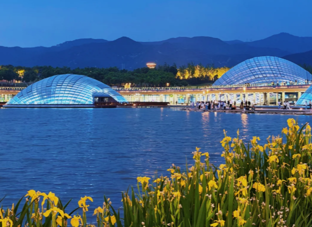 遇见太原植物园，闯入充满科幻感的建筑空间