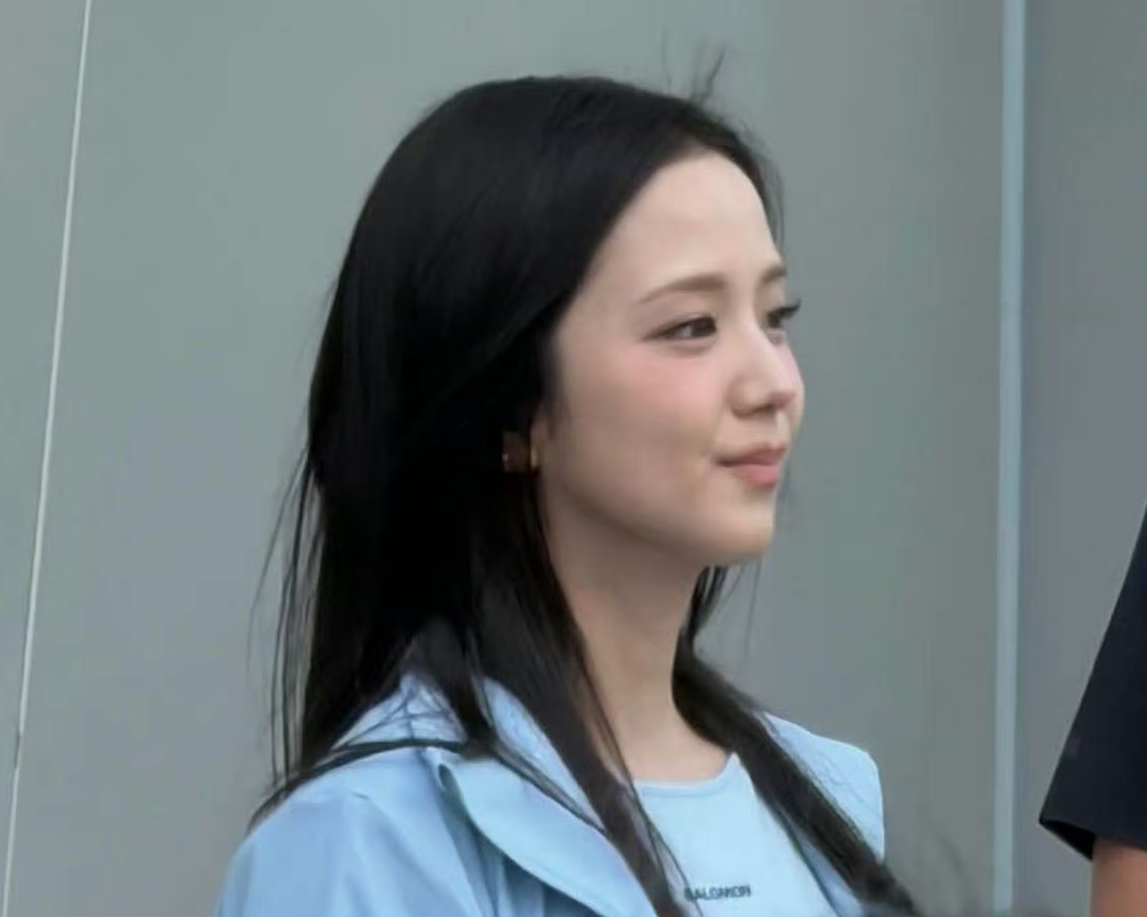不公开活动却炸遍全网！金智秀的北京排面到底有多强？