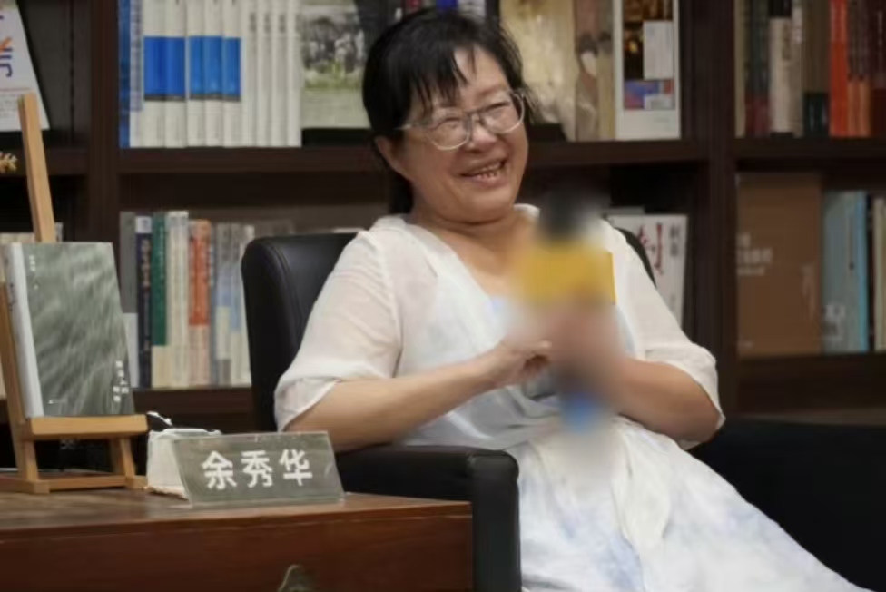 余秀华直言希望百年后人类灭亡，全场鼓掌，这番话该怎么解读？