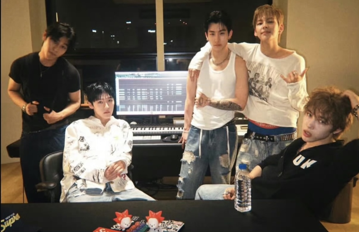 离谱到家！新男团出道曲 MV 直接当众脱裤子,成员亲自放出打架视频