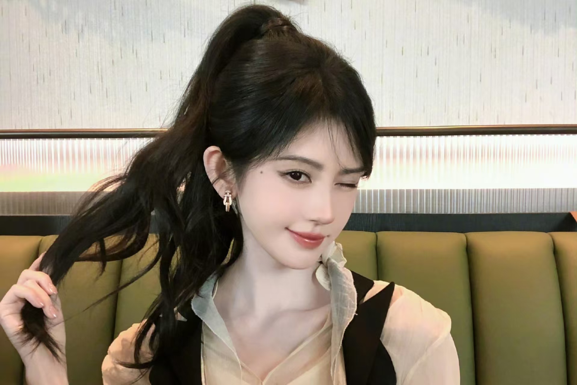 鞠婧祎身高争议吵翻网络，前经纪人一句话直接化解圈套