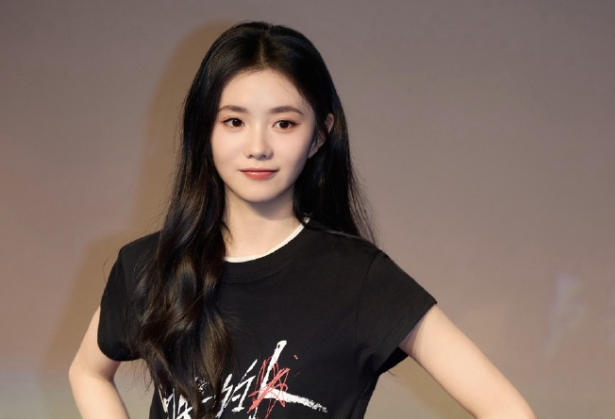 线下偶遇刘浩存有多惊艳？真人美颜暴击远超镜头，温柔气质圈粉无数