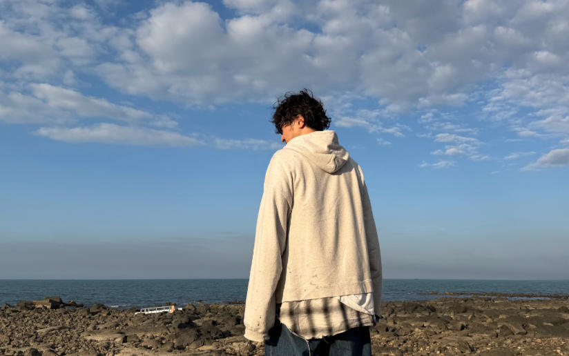 全程不提名字却全员懂！王传君舞台哽咽，藏着十年意难平