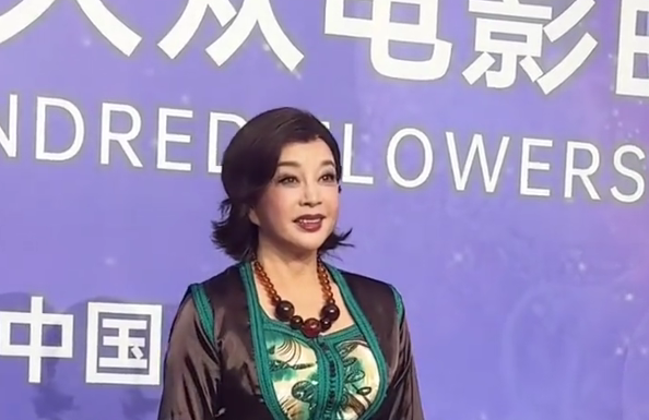 75岁刘晓庆真实状态曝光！屡传离世却疯狂营业，这才是顶级生命力