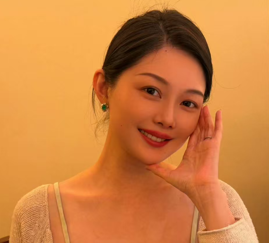 颠覆认知！于正不当编剧当主播？随口约直播被晚晚爽快拿捏